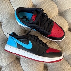 UNC to Chi Woman’s Nike Jordan 1 Low - Never Been Used